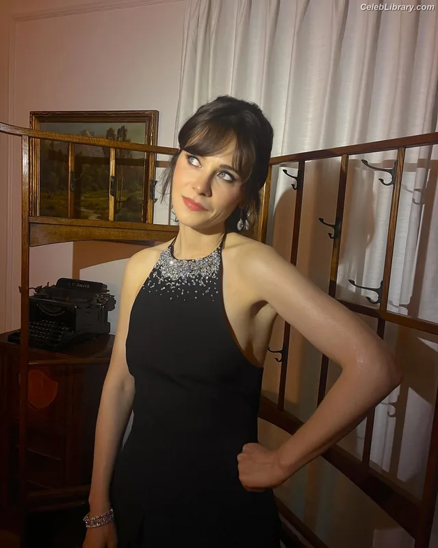 Zooey Deschanel photo 13 of 371