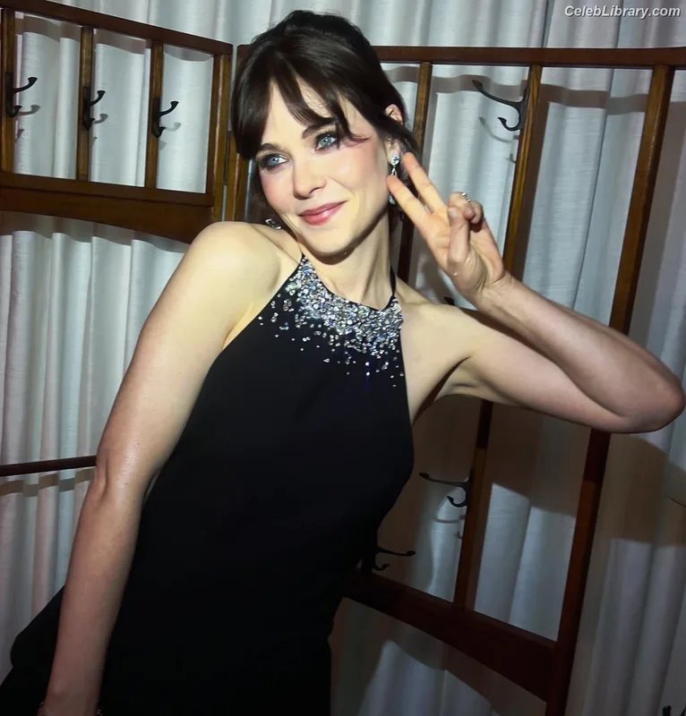 Zooey Deschanel photo 17 of 371