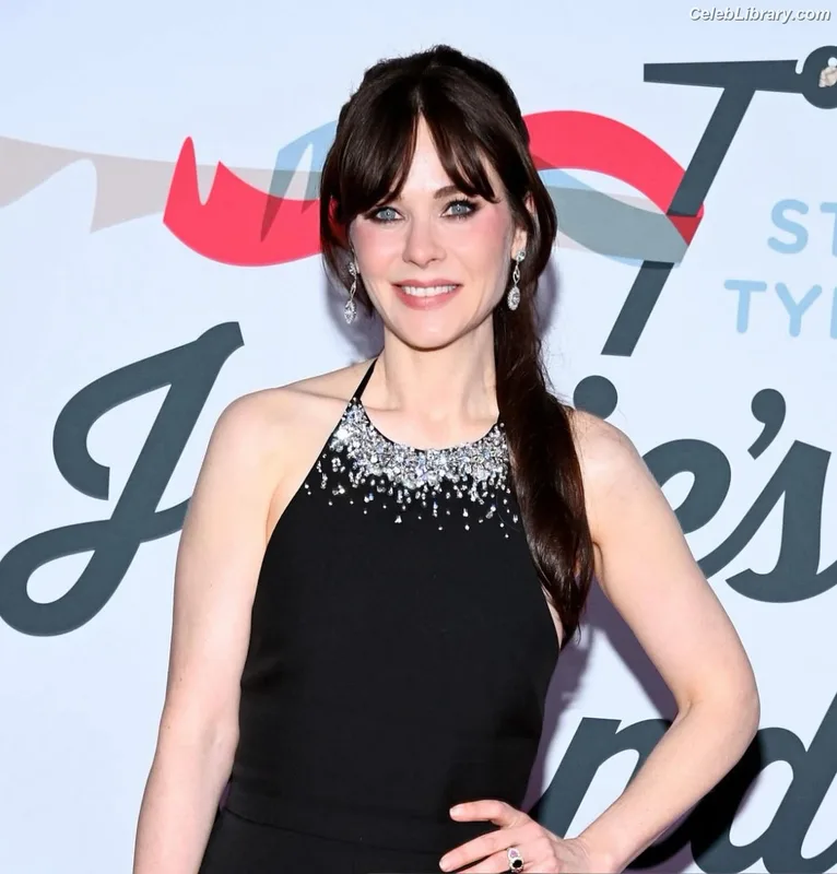 Zooey Deschanel photo 18 of 371