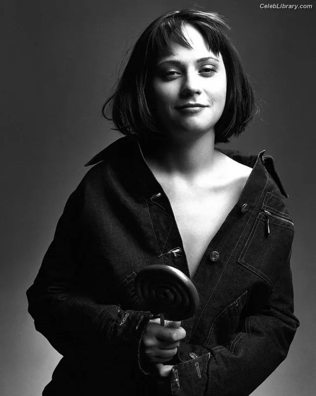 Zooey Deschanel photo 20 of 371