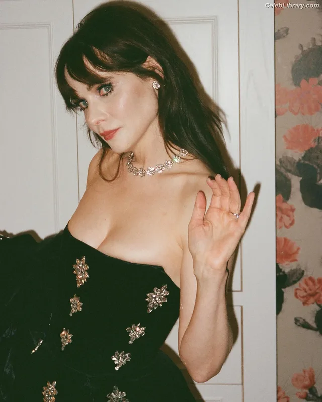 Zooey Deschanel photo 23 of 371