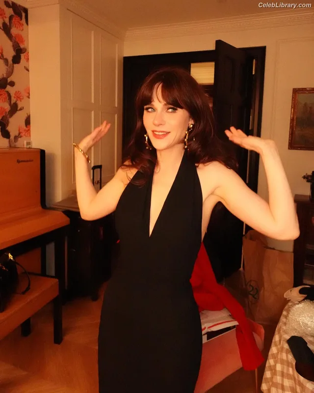 Zooey Deschanel photo 4 of 371