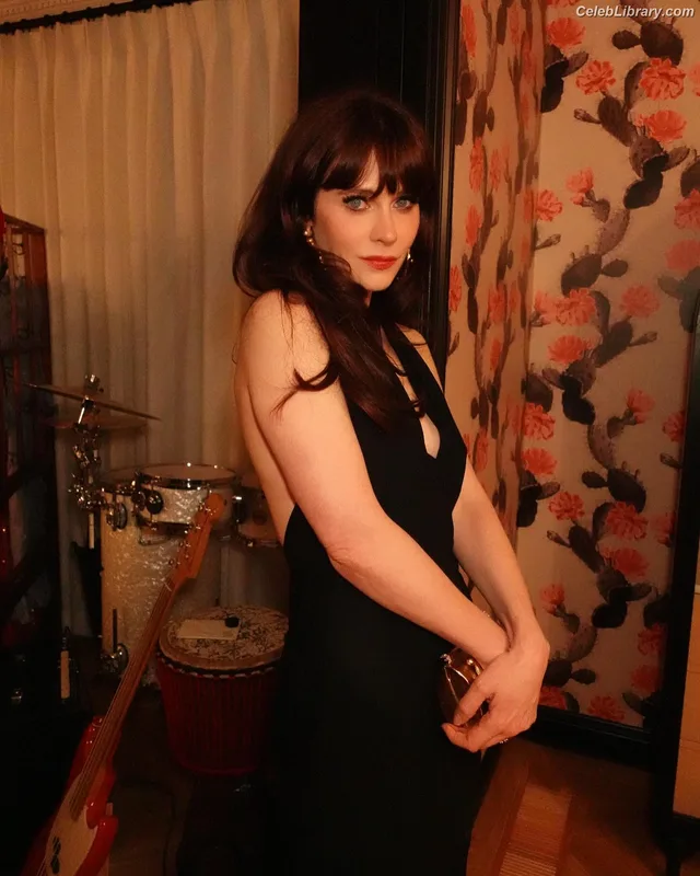 Zooey Deschanel photo 8 of 371