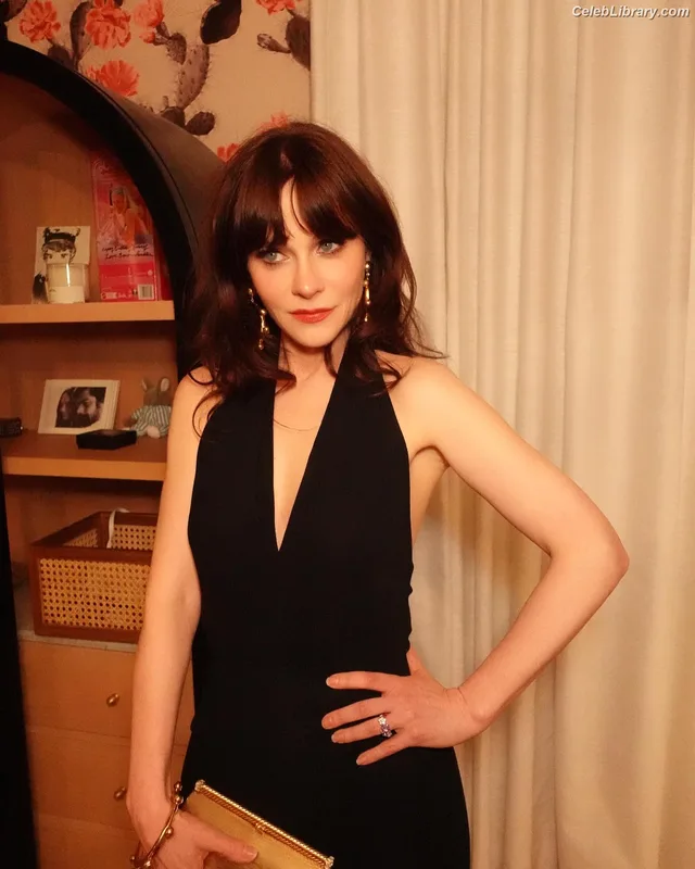 Zooey Deschanel photo 10 of 371