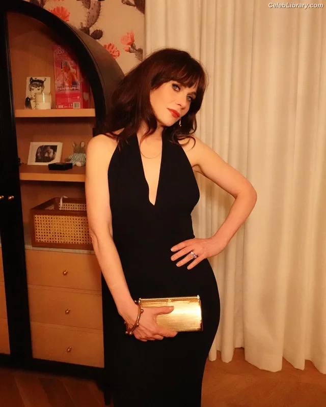 Zooey Deschanel photo 11 of 371