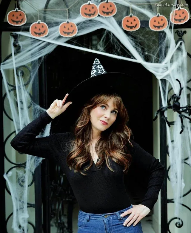 Zooey Deschanel photo 22 of 371