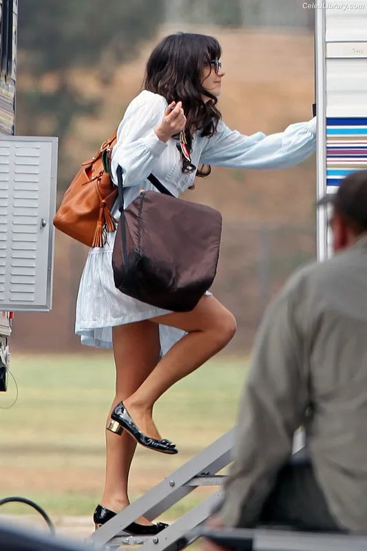 Zooey Deschanel photo 6 of 371