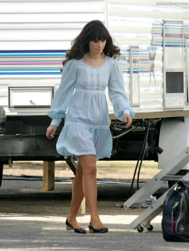 Zooey Deschanel photo 8 of 371