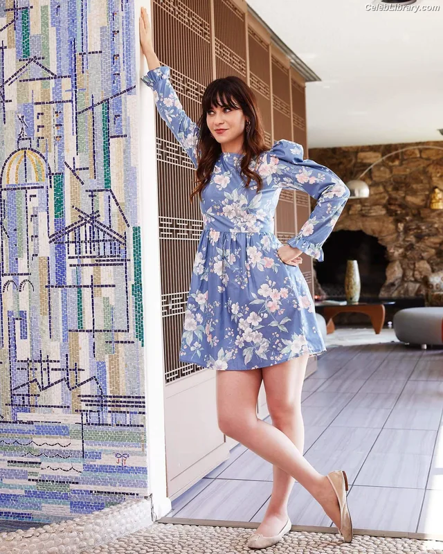 Zooey Deschanel photo 4 of 371