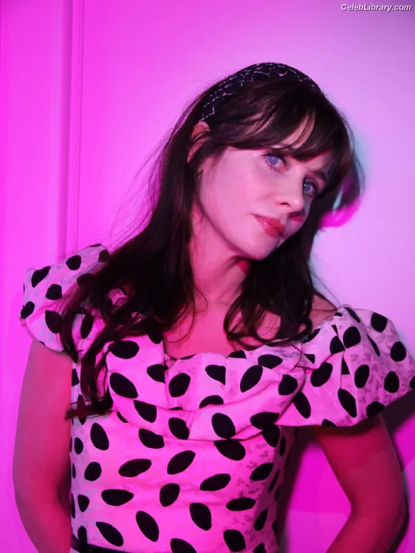 Zooey Deschanel photo 6 of 371