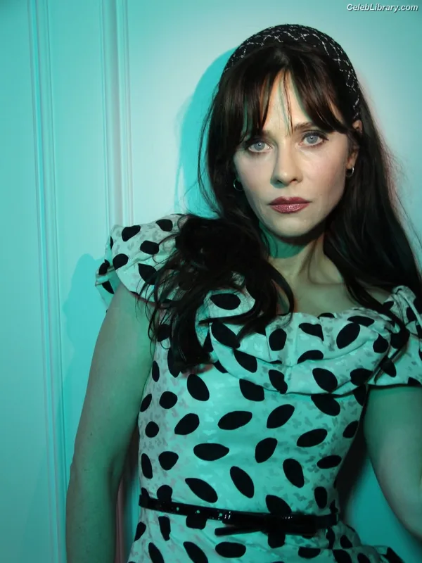 Zooey Deschanel photo 9 of 371