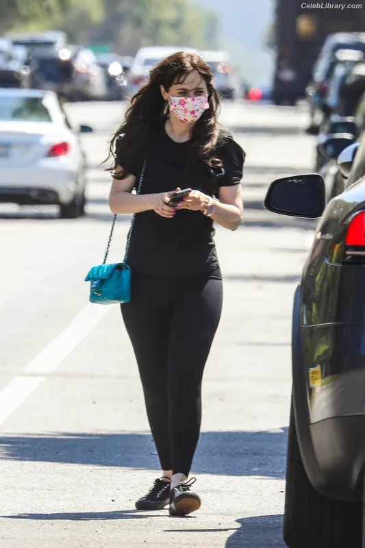 Zooey Deschanel photo 19 of 371