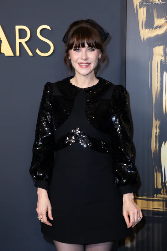 Zooey Deschanel photo 10 of 371