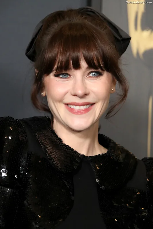 Zooey Deschanel photo 10 of 371