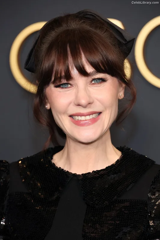 Zooey Deschanel photo 13 of 371