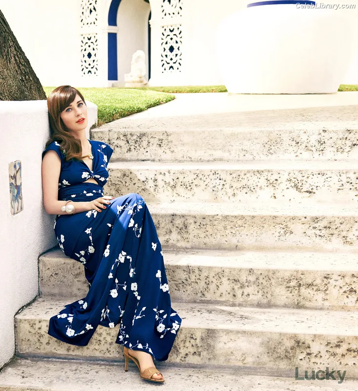 Zooey Deschanel photo 6 of 371