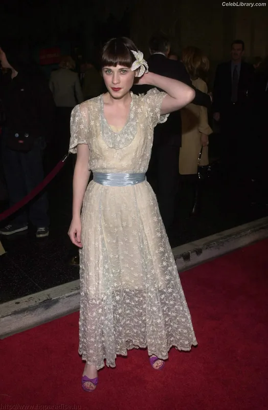 Zooey Deschanel photo 8 of 371