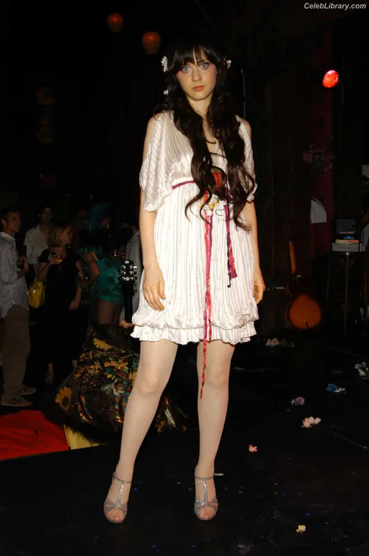 Zooey Deschanel photo 9 of 371