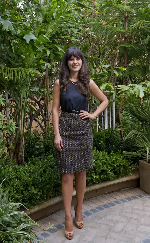 Zooey Deschanel photo 13 of 371