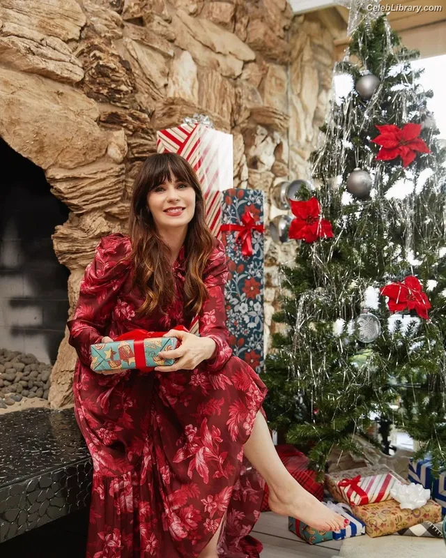 Zooey Deschanel photo 2 of 371