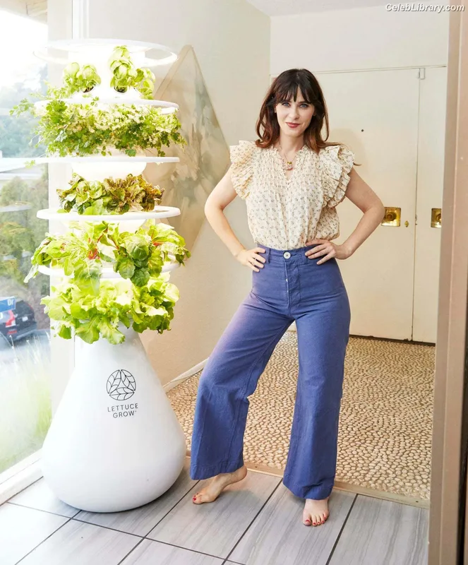 Zooey Deschanel photo 3 of 371