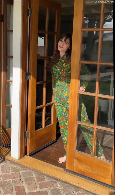 Zooey Deschanel photo 15 of 371