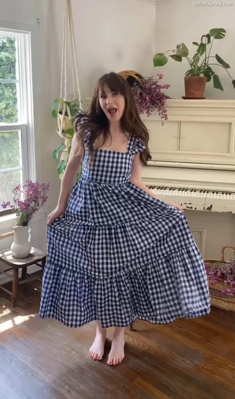 Zooey Deschanel photo 16 of 371