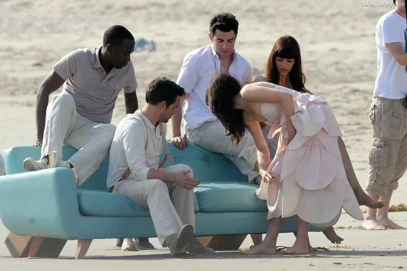 Zooey Deschanel photo 1 of 371