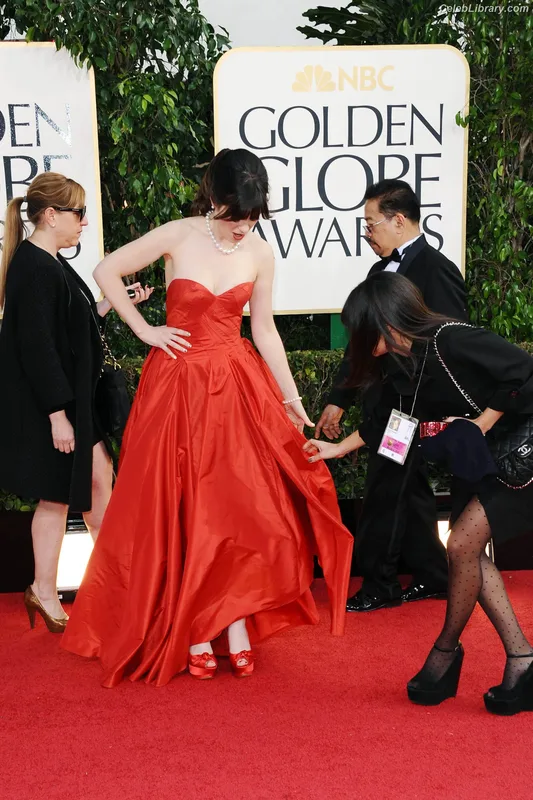 Zooey Deschanel photo 16 of 371