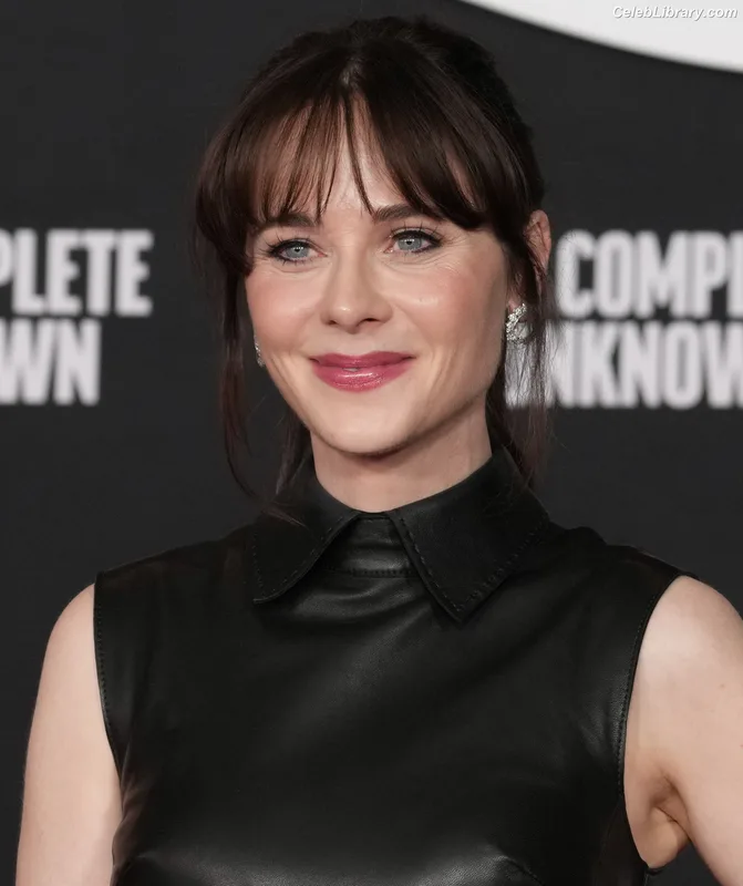 Zooey Deschanel photo 1 of 371