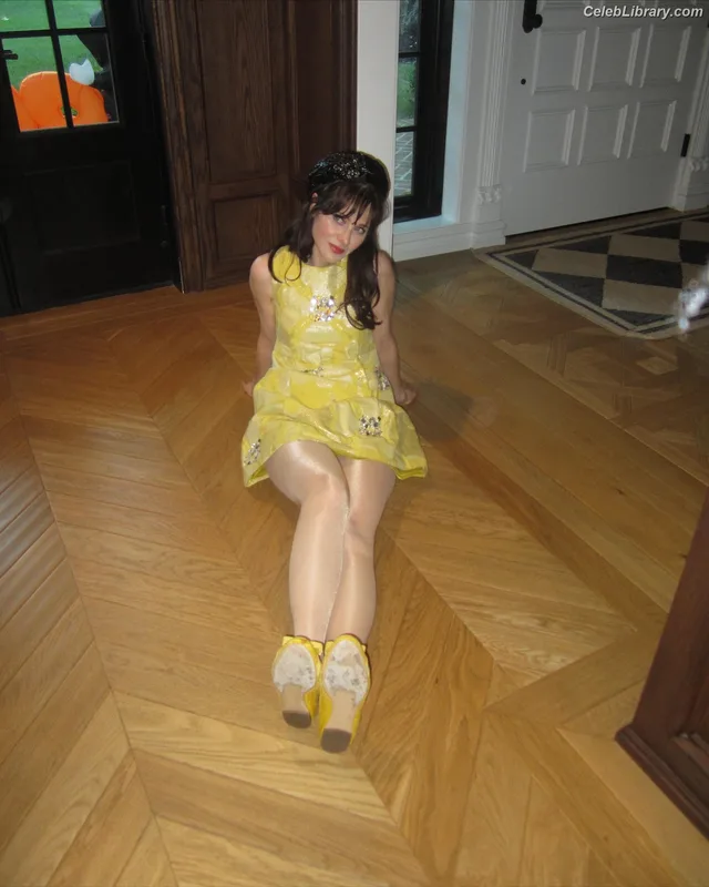 Zooey Deschanel photo 19 of 371