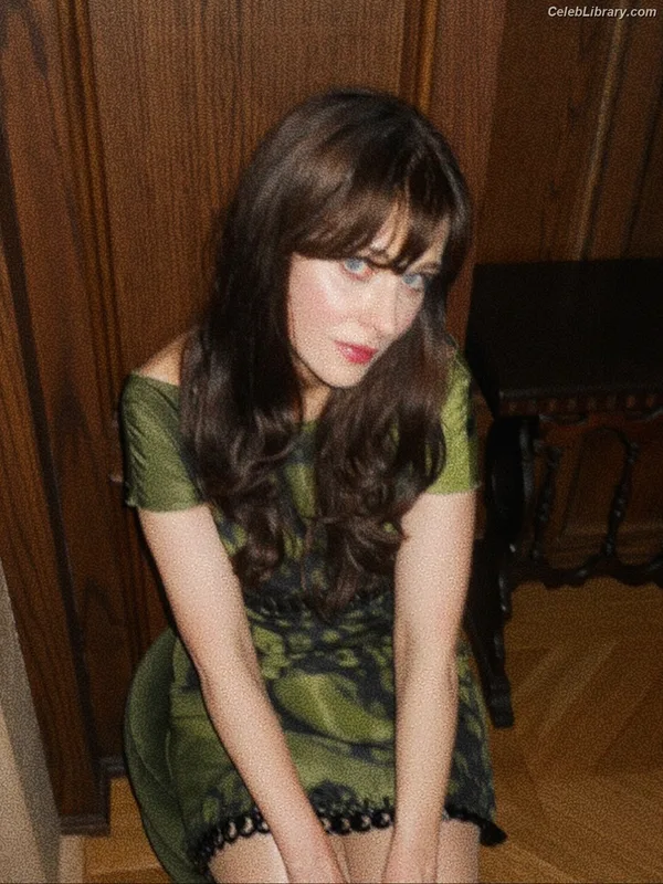 Zooey Deschanel photo 22 of 371