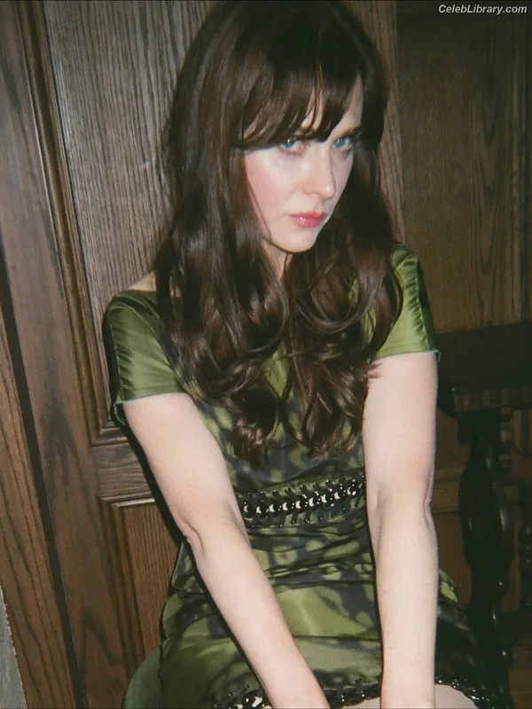 Zooey Deschanel photo 23 of 371
