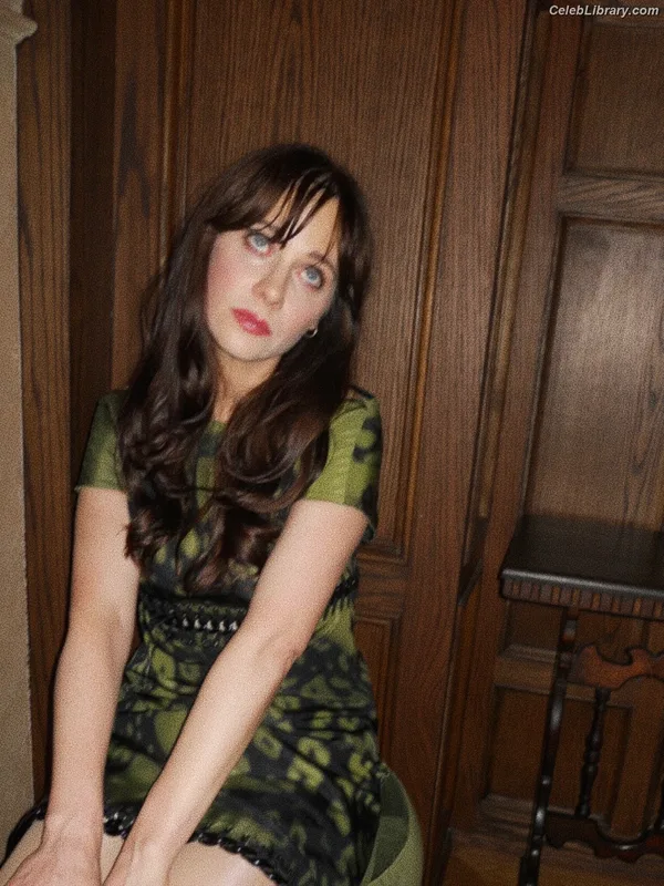 Zooey Deschanel photo 24 of 371