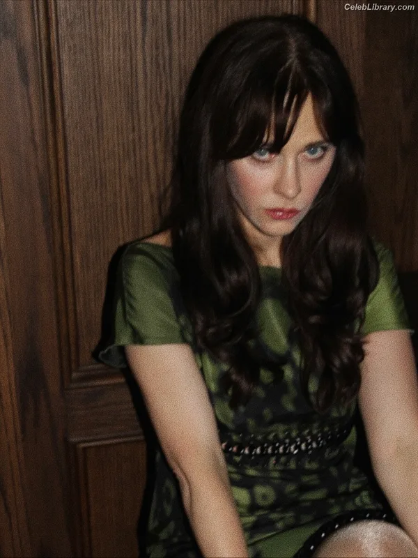 Zooey Deschanel photo 1 of 371