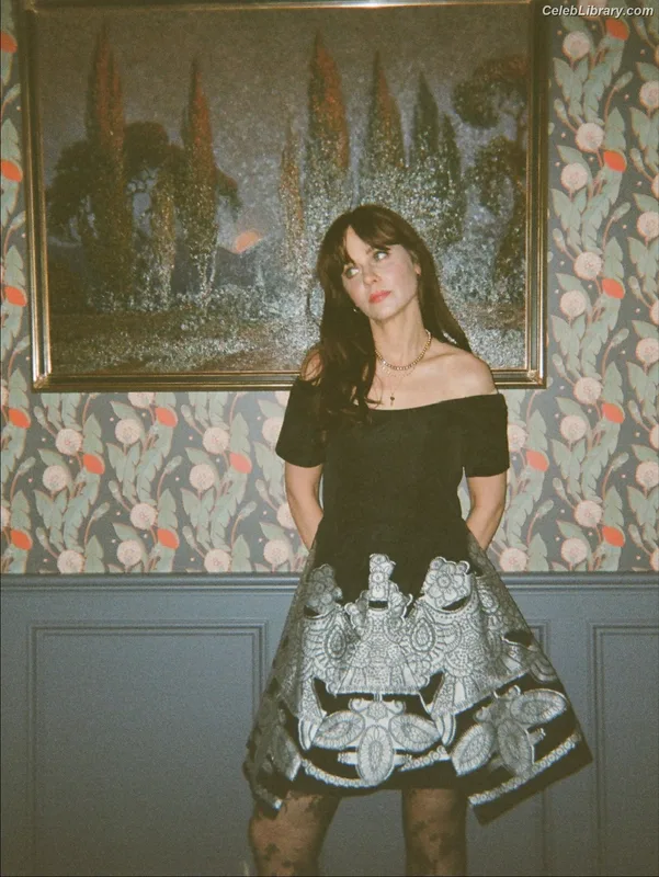 Zooey Deschanel photo 4 of 371