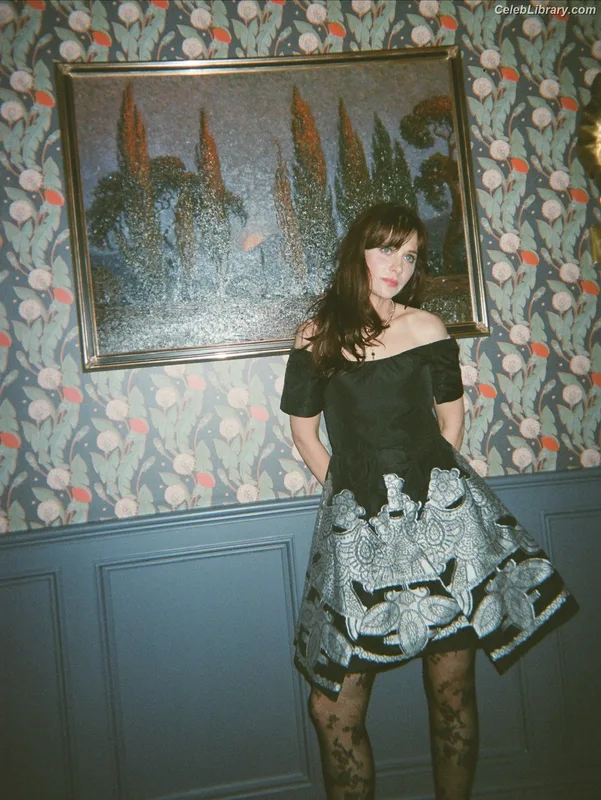 Zooey Deschanel photo 6 of 371