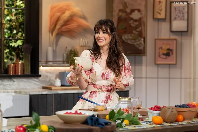 Zooey Deschanel photo 10 of 371