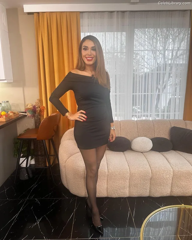 Zuhal Topal photo 5 of 42